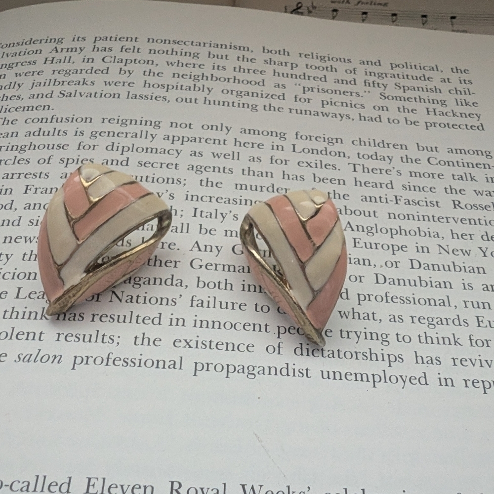 Elegant Gold and Pink Women's Earrings